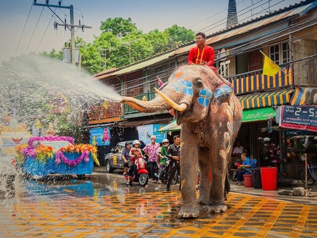 PHUKET TURU SONGRAN SU FESTİVALİ ÖZEL