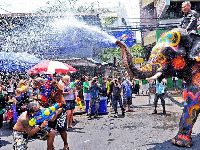 PHUKET TURU SONGRAN SU FESTİVALİ ÖZEL